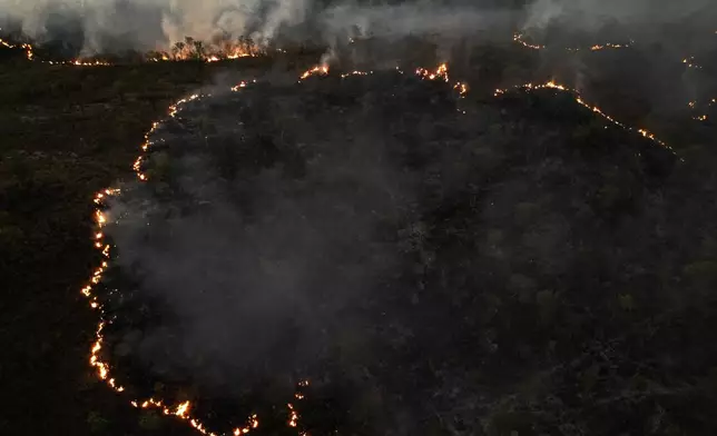 CORRECTS THE CITY - Fires spread through the environmental protection area of Pouso Alto, in Chapada dos Veadeiros National Park, during dry season, in Colinas do Sul, Goias state, Brazil, Monday, Sept. 9, 2024. (AP Photo/Eraldo Peres)