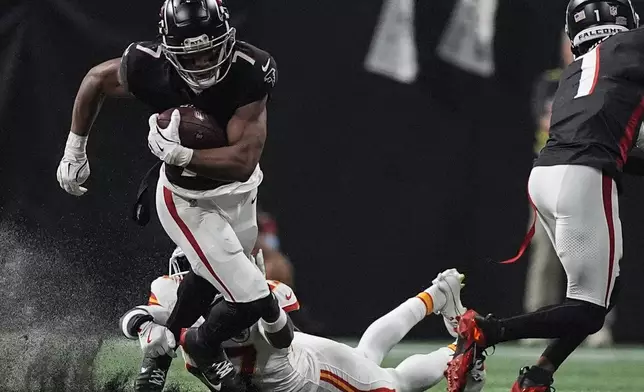 Atlanta Falcons running back Bijan Robinson (7) runs against the Kansas City Chiefs during the first half of an NFL football game, Sunday, Sept. 22, 2024, in Atlanta. (AP Photo/Brynn Anderson)