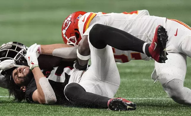 Atlanta Falcons wide receiver Drake London (5) loses his helmet against the Kansas City Chiefs during the first half of an NFL football game, Sunday, Sept. 22, 2024, in Atlanta. (AP Photo/John Bazemore)