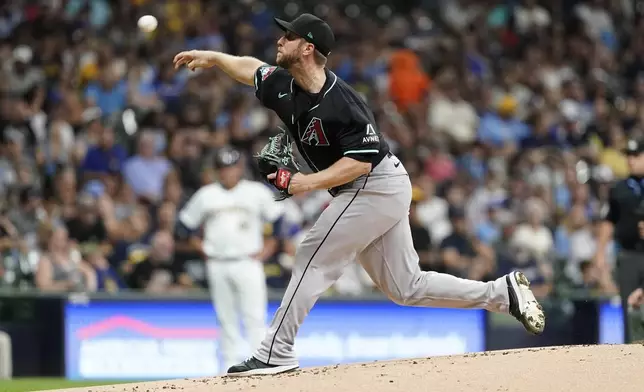 Arizona Diamondbacks' Merrill Kelly pitches during the first inning of a baseball game against the Milwaukee Brewers, Saturday, Sept. 21, 2024, in Milwaukee. (AP Photo/Aaron Gash)