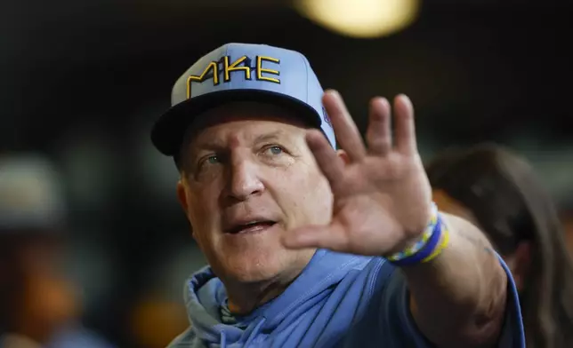 Milwaukee Brewers manager Pat Murphy gestures before a baseball game against the Arizona Diamondbacks Friday, Sept. 20, 2024, in Milwaukee. (AP Photo/Jeffrey Phelps)