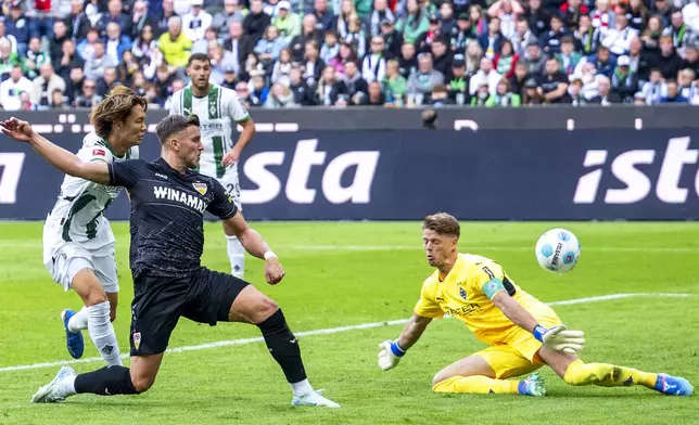 Stuttgart's Ermedin Demirovic, second from left, scores his side's second goal during a Bundesliga match between Borussia Mönchengladbach and VfB Stuttgart, in the Borussia-Park Stadium in Mönchengladbach, Germany, Saturday, Sept. 14, 2024. (David Inderlied/dpa via AP)