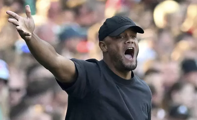 Munich's head coach Vincent Kompany gestures during the German Bundesliga soccer match between SV Werder Bremen and Bayern Munich in Bremen, Germany, Saturday, Sept. 21, 2024. (Sina Schuldt/dpa via AP)