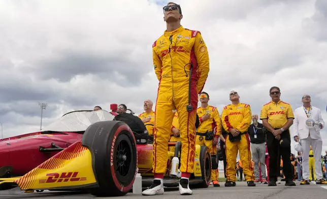 Driver Alex Palou stands with his team before an IndyCar auto race Sunday, Sept. 15, 2024, at Nashville Superspeedway in Lebanon, Tenn. (AP Photo/Mark Humphrey)