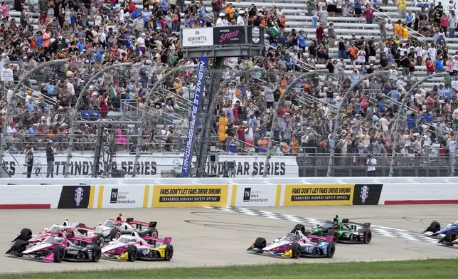 Drives pass under the green flag as they start an IndyCar auto race Sunday, Sept. 15, 2024, at Nashville Superspeedway in Lebanon, Tenn. (AP Photo/Mark Humphrey)