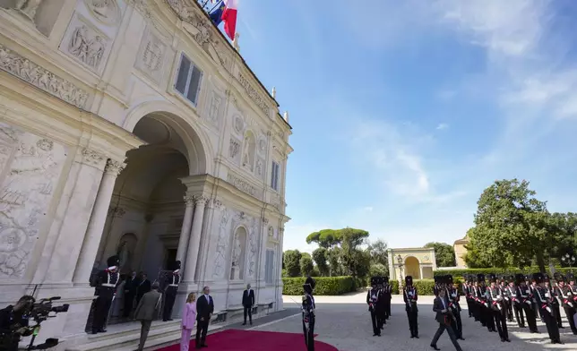 Italian Premier Giorgia Meloni, center left, welcomes U.K. Prime Minister Keir Starmer as they meet at Villa Panphilj in Rome, Monday, Sept. 16, 2024. U.K. Prime Minister Keir Starmer is meeting Italian Premier Giorgia Meloni in Rome on Monday, as the two very different politicians, from left and right, seek common cause to curb migrants reaching their shores by boat. The visit comes after at least eight seaborne migrants died off the French coast over the weekend. (AP Photo Andrew Medichini)