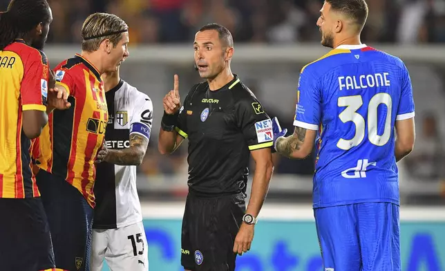 The referee Marco Guida gestures during the Serie A soccer match between Lecce and Parma at the Via del Mare Stadium in Lecce, Italy, Saturday, Sept. 21, 2024. (Giovanni Evangelista/LaPresse via AP)