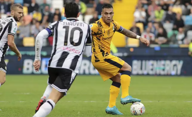 Inter Milan's Lautaro Martinez, right, during the Serie A soccer match between Udinese and Inter, at the Bluenergy Stadium in Udine, Italy, Saturday, Sept. 28, 2024. (Andrea Bressanutti/LaPresse via AP)