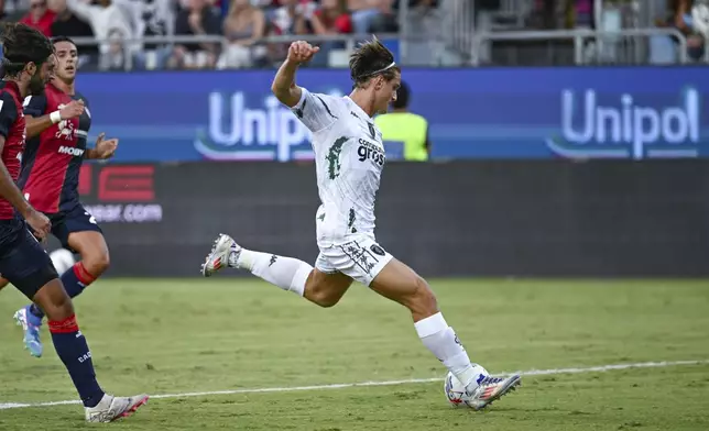 Empoli's Lorenzo Colombo scores his side's opening goal during the Italian Serie A soccer match between Cagliari and Empoli at the Unipol Domus in Cagliari, Italy, Friday, Friday, Sept. 20, 2024. (Gianluca Zuddas/LaPresse via AP)