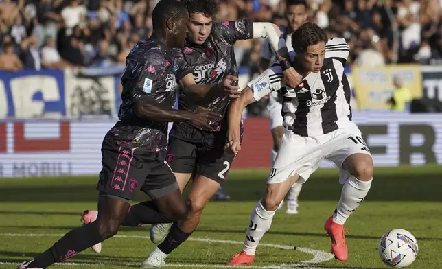 Juventus Kenan Yildiz, right, fights for the ball with Empoli's Saba Goglichidze, during the Italian Serie A soccer match between Empoli and Juventus at the Carlo Castellani Stadium in Empoli, Italy, Saturday, Sept. 14, 2024. (Marco Bucco/LaPresse via AP)