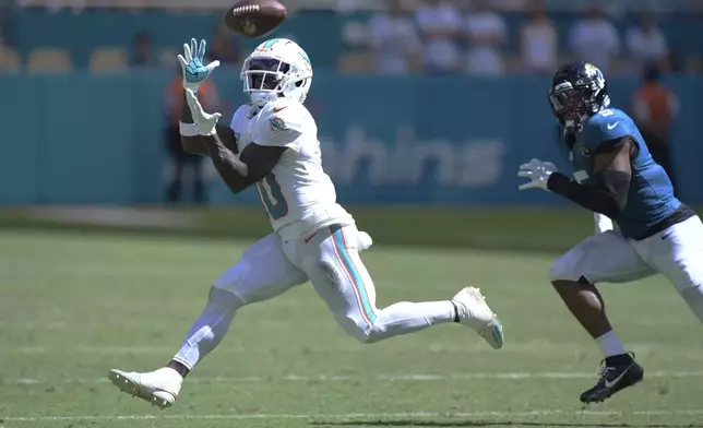 Miami Dolphins wide receiver Tyreek Hill (10) grabs a pass for a touchdown during the second half of an NFL football game against the Jacksonville Jaguars, Sunday, Sept. 8, 2024, in Miami Gardens, Fla. (AP Photo/Wilfredo Lee)