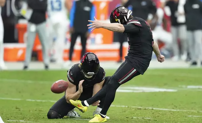 Arizona Cardinals place-kicker Matt Prater (5) kicks a 42-yard field goal against the Detroit Lions during the first half of an NFL football game Sunday, Sept. 22, 2024, in Glendale, Ariz. (AP Photo/Ross D. Franklin )