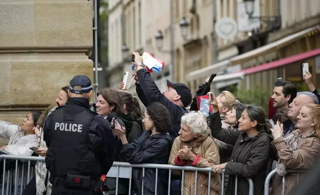 Peopel wait for Pope Francis at the end of his meeting with local authorities, the civil society, and the diplomatic corps in Luxembourg, Thursday, Sept. 26, 2024. (AP Photo/Andrew Medichini)