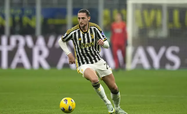 FILE - Juventus' Adrien Rabiot controls the ball during the Serie A soccer match against Inter Milan at the San Siro Stadium, in Milan, Italy, Sunday, Feb. 4, 2024. (AP Photo/Antonio Calanni, File)