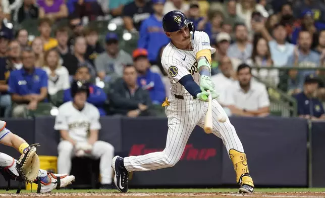 Milwaukee Brewers' Joey Ortiz hits a two-run single during the fourth inning of a baseball game against the New York Mets, Saturday, Sept. 28, 2024, in Milwaukee. (AP Photo/Aaron Gash)