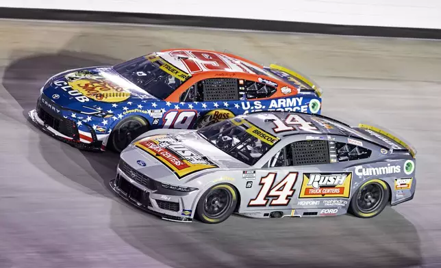 Chase Briscoe (14) and Martin Truex Jr. (19) battle during a NASCAR Cup Series auto race, Saturday, Sept. 21, 2024, in Bristol, Tenn. (AP Photo/Wade Payne)