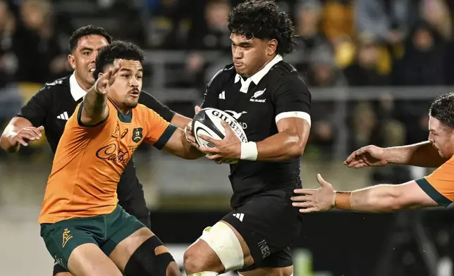 New Zealand's Wallace Sititi makes a runduring their Rugby Championship match between the All Blacks and the Wallabies in Wellington, New Zealand, Saturday, Sept. 28, 2024.(Andrew Cornaga/Photosport via AP)