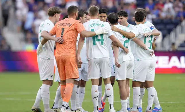 New Zealand players huddle prior to a friendly soccer match against the United States, Tuesday, Sept. 10, 2024, in Cincinnati. (AP Photo/Jeff Dean)