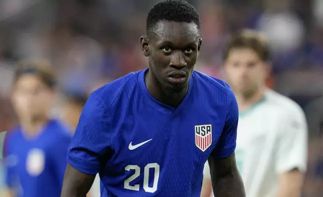 United States forward Folarin Balogun (20) looks to the goal keeper prior to a free kick during the second half of a friendly soccer match against New Zealand, Tuesday, Sept. 10, 2024, in Cincinnati. (AP Photo/Jeff Dean)