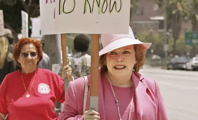 FILE - Associated Press reporter Linda Deutsch, right, and other journalists demonstrate in front of a federal courthouse in Los Angeles, July 6, 2005, in support of New York Times reporter Judith Miller, who were ordered to jail by a U.S. judge for refusing to divulge sources in the investigation of the leak of an undercover CIA officer's name. (AP Photo/Nick Ut, File)