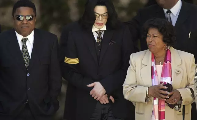 FILE - Pop star Michael Jackson, center, his mother Katherine Jackson, right, and brother Tito Jackson, left, leave Santa Barbara County Superior Court in Santa Maria, Calif., April 7, 2005, after another day of testimony in Michael Jackson's child molestation trial. (AP Photo/Kevork Djansezian, File)