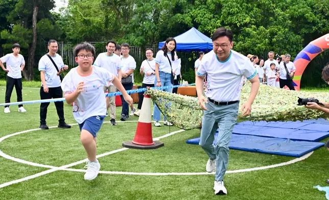 "Let's T.A.L.K. and Walk with Kids" stakeholder engagement event to promote positive parenting and strengthen family bonding held today  Source: HKSAR Government Press Releases