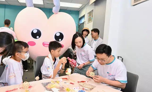 "Let's T.A.L.K. and Walk with Kids" stakeholder engagement event to promote positive parenting and strengthen family bonding held today  Source: HKSAR Government Press Releases