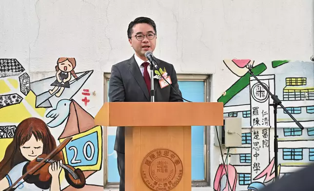 Schools hold flag-raising ceremonies to celebrate 75th anniversary of founding of People's Republic of China  Source: HKSAR Government Press Releases