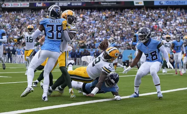 Green Bay Packers' Malik Willis runs for a touchdown during the first half of an NFL football game against the Tennessee Titans Sunday, Sept. 22, 2024, in Nashville, Tenn. (AP Photo/George Walker IV)