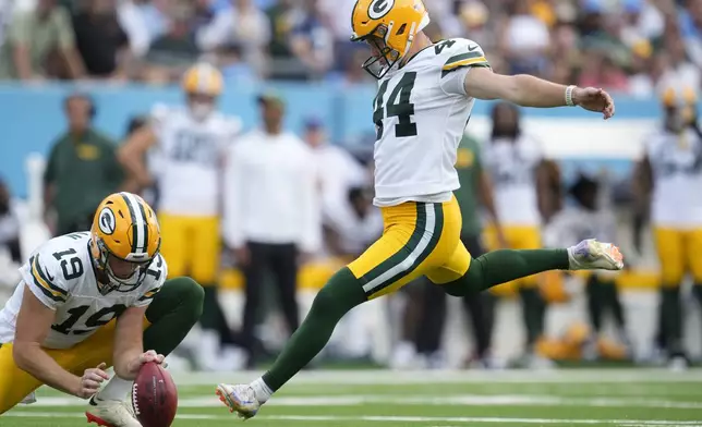 Green Bay Packers place kicker Brayden Narveson kicks a field goal during the first half of an NFL football game against the Tennessee Titans Sunday, Sept. 22, 2024, in Nashville, Tenn. (AP Photo/George Walker IV)