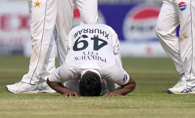 Pakistan's Khurram Shahzad, performs Sajdah, a prayer bow in gratitude to God, after taking his fifth wicket, during the third day of second test cricket match between Pakistan and Bangladesh, in Rawalpindi, Pakistan, Sunday, Sept. 1, 2024. (AP Photo/Anjum Naveed)