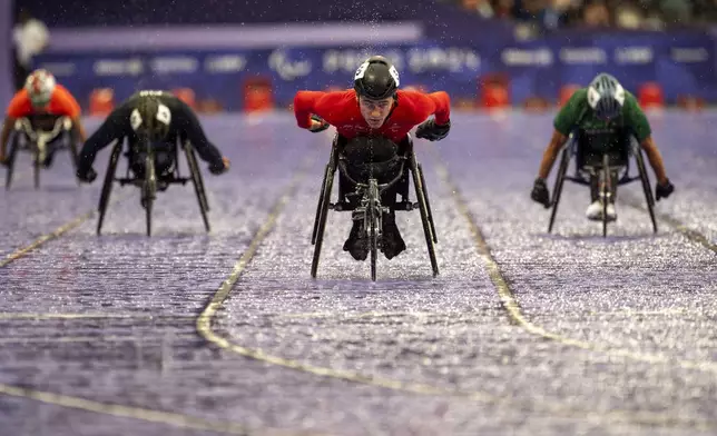 Paralympic athlete Fabian Blum, of Switzerland, competes at Men's 400m - T52 round 1, at the Stade de France stadium, during the 2024 Paralympics, Friday, Aug. 30, 2024, in Paris, France. (AP Photo/Emilio Morenatti)