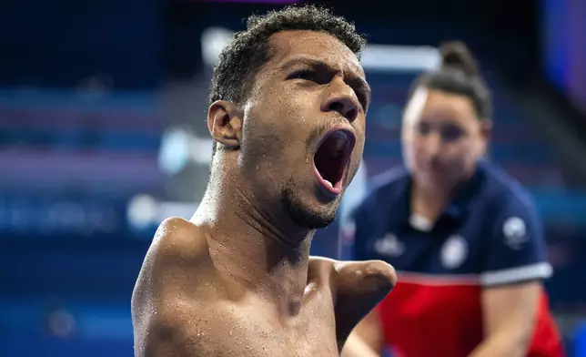 Paralympic athlete Santos Araujo, of Brasil, celebrates after winning at men's 200 m Freestyle -S2 final, during the 2024 Paralympics, Monday, Sept. 2, 2024, in Paris, France. (AP Photo/Emilio Morenatti)