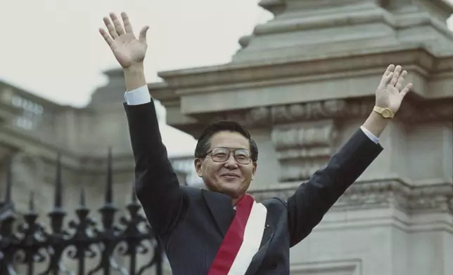 FILE - New Peruvian President Alberto Fujimori waves to supporters at the government palace, July 28, 1990. His daughter Keiko Fujimori announced in a post on X that he died of cancer on Wednesday, September 11, 2024. (AP Photo/Alejandro Balaguer, File)