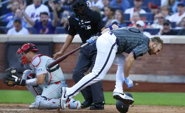 New York Mets' Pete Alonso, right, reacts after being hit by a pitch during the seventh inning of a baseball game against the Philadelphia Phillies, Saturday, Sept. 21, 2024, in New York. (AP Photo/Noah K. Murray)