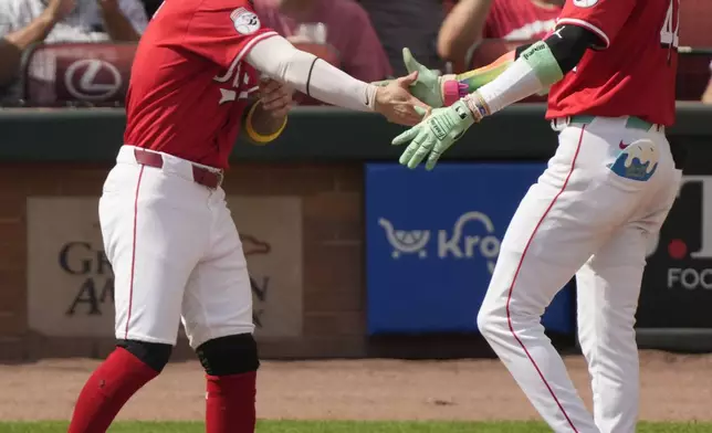 Cincinnati Reds' Elly De La Cruz, right, celebrates after his three-run home run with Jonathan India, left, during the fourth inning of a baseball game against the Pittsburgh Pirates, Saturday, Sept. 21, 2024, in Cincinnati. (AP Photo/Carolyn Kaster)