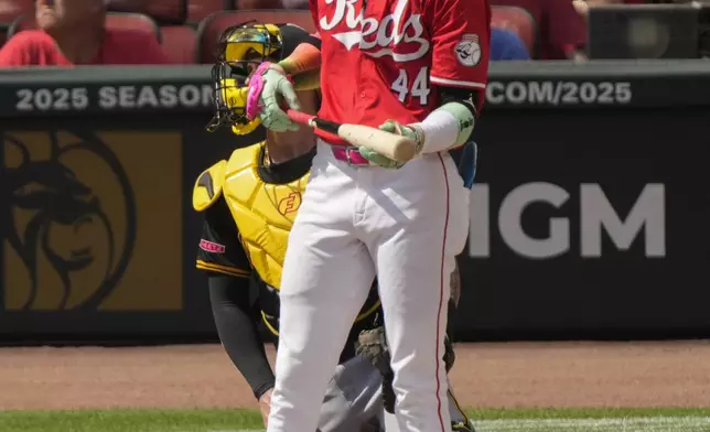 Cincinnati Reds' Elly De La Cruz watches his three-run homer with Pittsburgh Pirates catcher Yasmani Grandal during the fourth inning of a baseball game, Saturday, Sept. 21, 2024, in Cincinnati. (AP Photo/Carolyn Kaster)