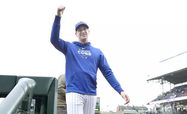 Chicago Cubs starting pitcher Kyle Hendricks acknowledger the crowds applause after the team's 3-0 win over the Cincinnati Reds in a baseball game Saturday, Sept. 28, 2024, in Chicago. (AP Photo/Charles Rex Arbogast)