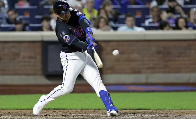 New York Mets' Jose Iglesias hits a run-scoring single during the sixth inning of a baseball game against the Cincinnati Reds, Friday, Sept. 6, 2024, in New York. (AP Photo/Adam Hunger)