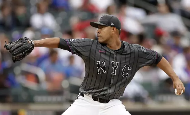 New York Mets' Jose Quintana pitches during the third inning of a baseball game against the Cincinnati Reds Saturday, Sept. 7, 2024, in New York. (AP Photo/Adam Hunger)