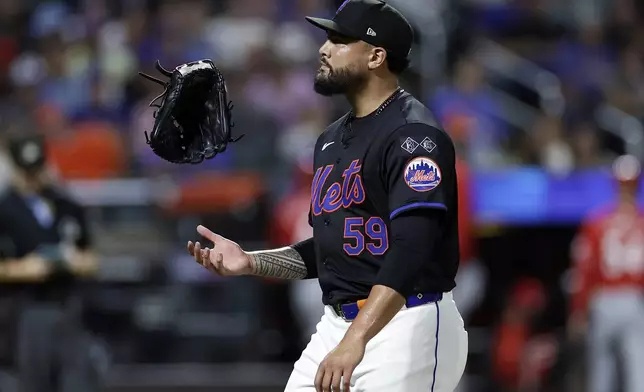 New York Mets pitcher Sean Manaea reacts after being taken out during the seventh inning of a baseball game against the Cincinnati Reds, Friday, Sept. 6, 2024, in New York. (AP Photo/Adam Hunger)