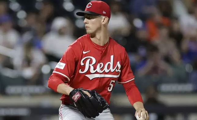 Cincinnati Reds' Brandon Williamson pitches during the fifth inning of a baseball game against the New York Mets, Friday, Sept. 6, 2024, in New York. (AP Photo/Adam Hunger)