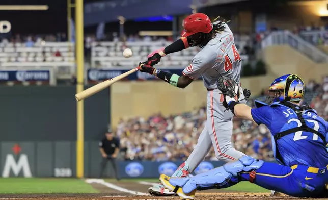 Cincinnati Reds Elly De La Cruz (44) bats during the third inning of a baseball game, Friday, Sept. 13, 2024, in Minneapolis. (AP Photo/Nikolas Liepins)