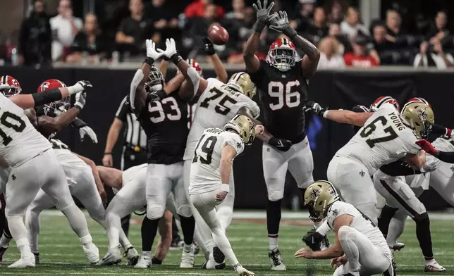 New Orleans Saints place kicker Blake Grupe (19) makes the field goal against the Atlanta Falcons during the second half of an NFL football game, Sunday, Sept. 29, 2024, in Atlanta. (AP Photo/John Bazemore)