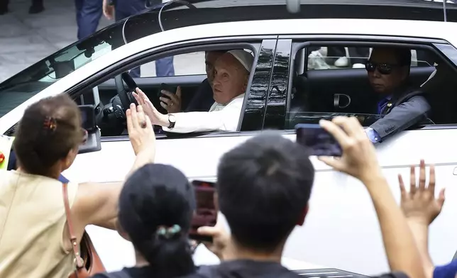 Pope Francis waves as he departs National University of Singapore after delivering the state address in Singapore, Thursday, Sept. 12, 2024.(AP Photo/Suhaimi Abdullah)