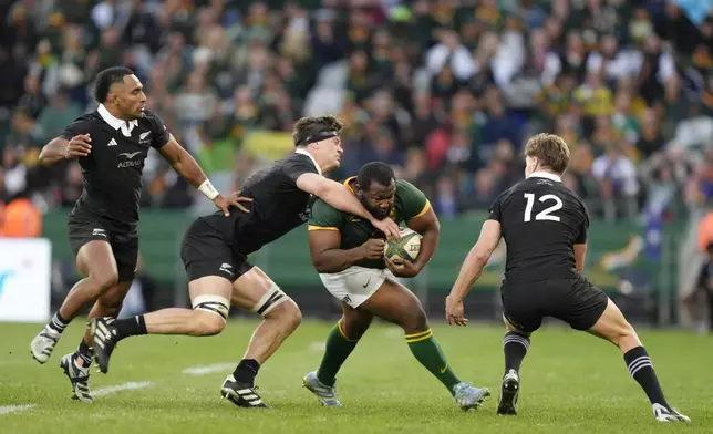 New Zealand's Scott Barrett, left, tackles South Africa's Ox Nche during a rugby championship test match between South Africa and New Zealand at Cape Town Stadium South Africa, Saturday, Sept. 7, 2024. (AP Photo/Nardus Engelbrecht)