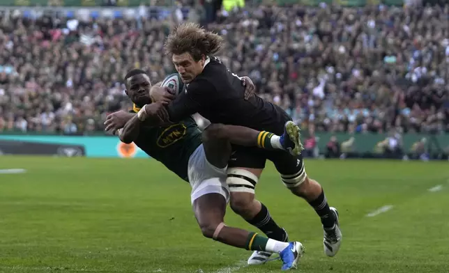 South Africa's Aphelele Fassi, left, tackles New Zealand's Ethan Blackadder during a rugby championship test match between South Africa and New Zealand at Ellis Park stadium in Johannesburg, South Africa, Saturday, Aug. 31, 2024. (AP Photo/Themba Hadebe)