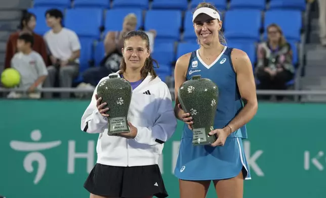 Beatriz Haddad Maia, right, of Brazil holds her trophy with runner-up Daria Kasatkina of Russia after their final match of the Korea Open tennis championships at Olympic Park Tennis Court in Seoul, South Korea, Sunday, Sept. 22, 2024. (AP Photo/Ahn Young-joon)