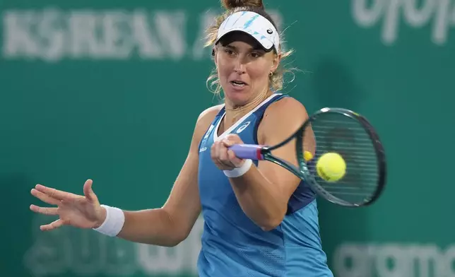 Beatriz Haddad Maia of Brazil returns a shot to Veronika Kudermetova of Russia during their semi final match of the Korea Open tennis championships in Seoul, South Korea, Saturday, Sept. 21, 2024. (AP Photo/Ahn Young-joon)