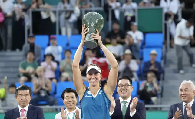 Beatriz Haddad Maia of Brazil holds up her trophy after defeating Daria Kasatkina of Russia during their final match of the Korea Open tennis championships at Olympic Park Tennis Court in Seoul, South Korea, Sunday, Sept. 22, 2024. (AP Photo/Ahn Young-joon)